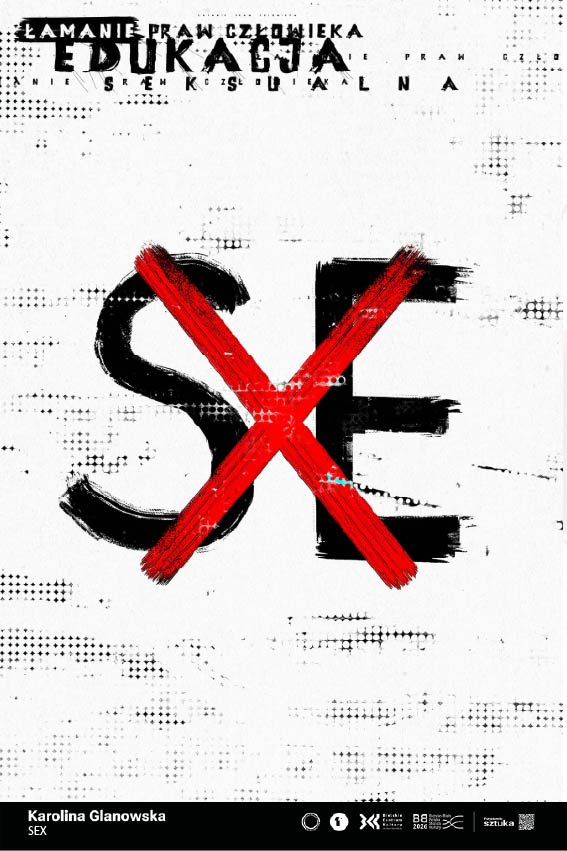 Plakat typograficzny z dużym czarnym napisem „SEX”, na którym litera „X” została zamalowana grubym, czerwonym krzyżem. U góry znajdują się zaburzone, rozproszone napisy „ŁAMANIE PRAW CZŁOWIEKA”, „EDUKACJA SEKSUALNA”, tworzące wrażenie cenzury i chaosu. Tło jest białe, z teksturami i przetartymi elementami.